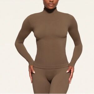 Skims Fits Everybody Long Sleeve
Turtleneck